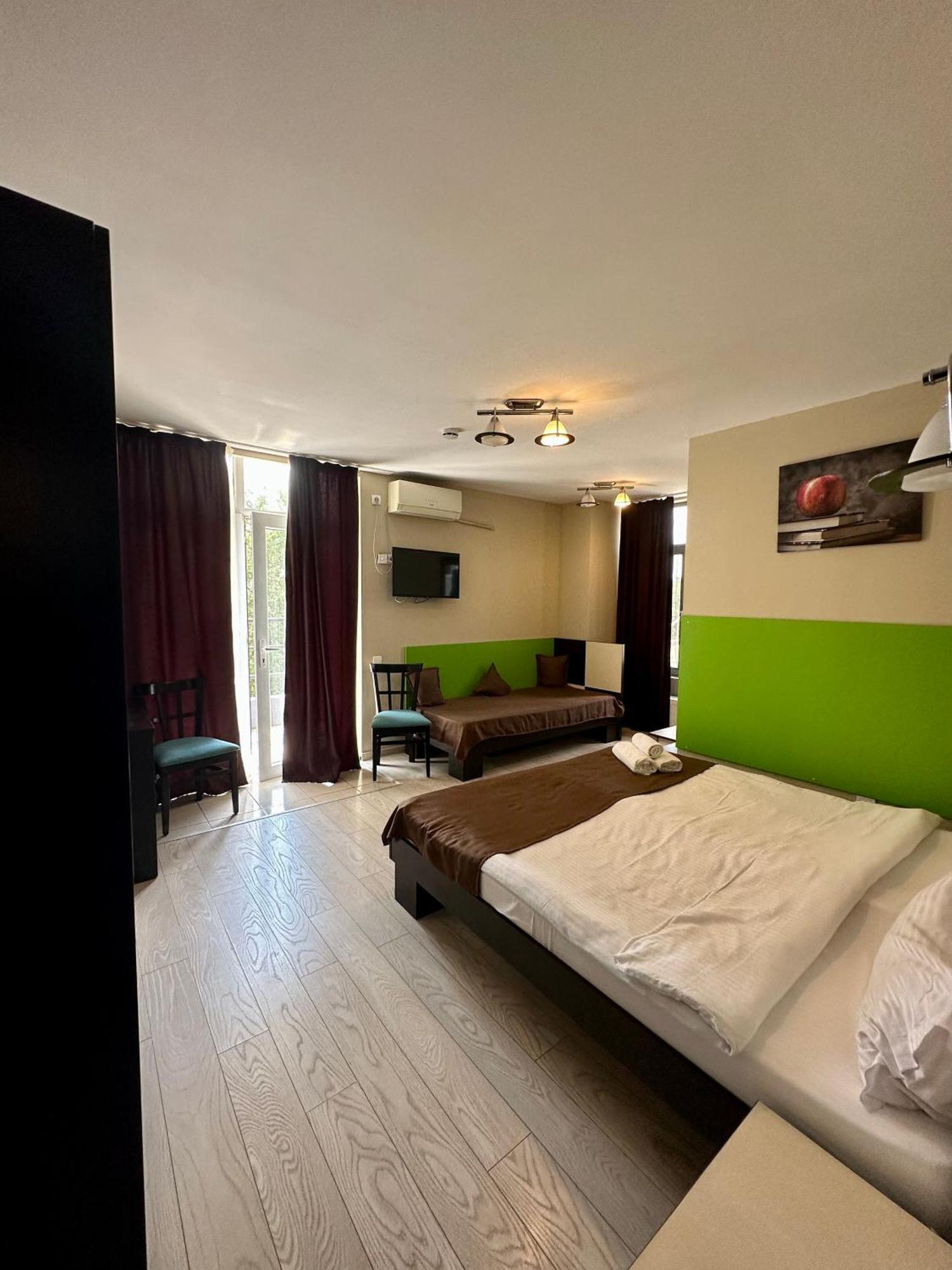 Lion'S Hotel Βουκουρέστι Εξωτερικό φωτογραφία