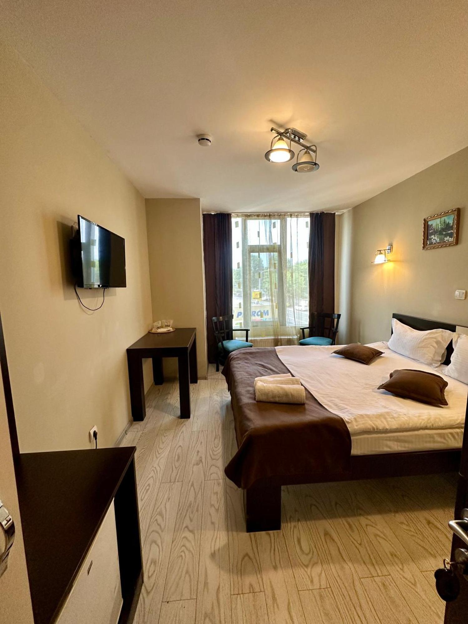 Lion'S Hotel Βουκουρέστι Εξωτερικό φωτογραφία