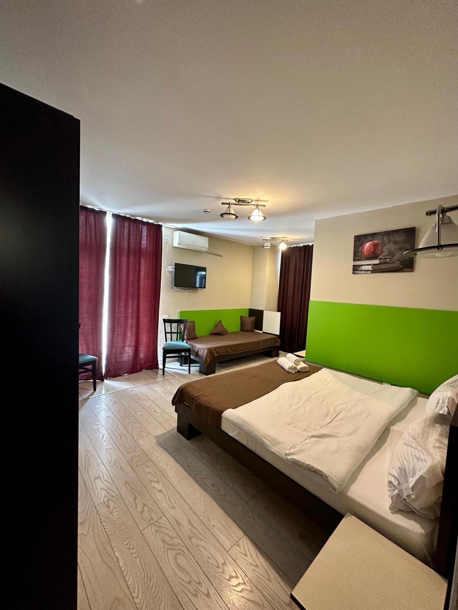 Lion'S Hotel Βουκουρέστι Εξωτερικό φωτογραφία